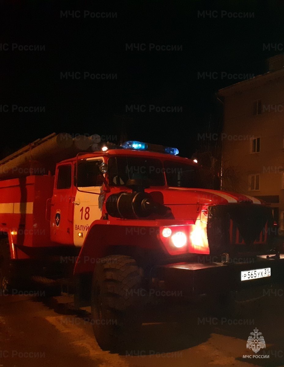 Спасатели МЧС России приняли участие в ликвидации ДТП в городе Валуйки Валуйского городского округа